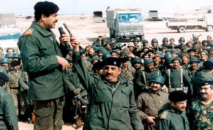 صدام حسین در حال سخنرانی