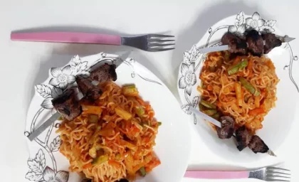طرز تهیه نودل با سیب زمینی و رب گوجه فرنگی به روش ایرانی