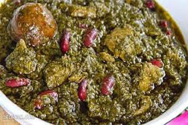 طرز تهیه خورش قورمه‌ سبزی به شیوه اصیل ایرانی