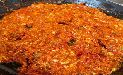 طرز تهیه املت قارچ ایرانی با رب و پیاز یک صبحانه خوشمزه مثل بیرون
