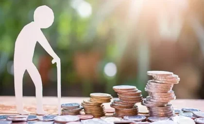 کدام افراد بعد از 42 سال بازنشسته می شوند؟