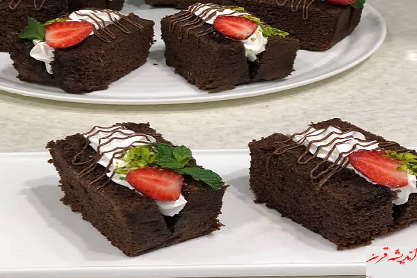 طرز تهیه کیک خامه ای شکلاتی به شیوه قنادی