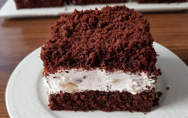 طرز تهیه کیک خیس خامه ای خوشمزه و مخصوص قنادی