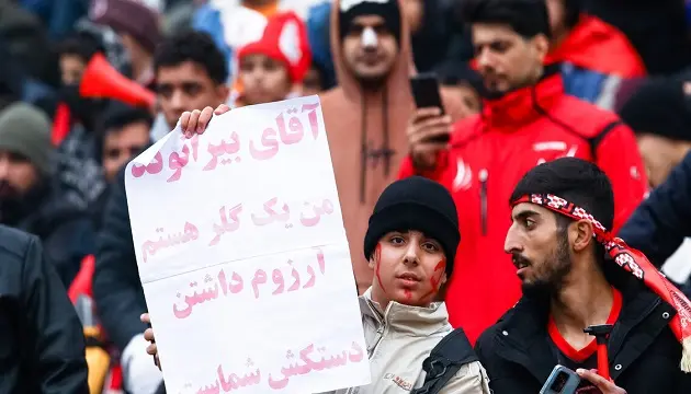 درخواست جالب هوادار پرسپولیس در روزنامه دیواری در دربی 102
