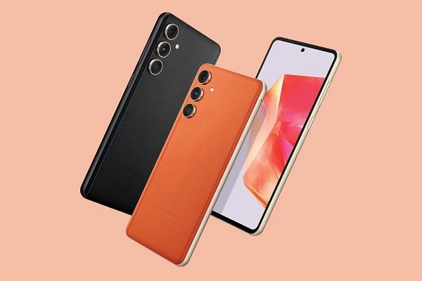 خودنمایی گوشی Samsung Galaxy C55 با روکش چرمی