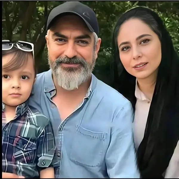 جدیدترین تصویر از مهدی پاکدل به همراه همسر و فرزندش + عکس