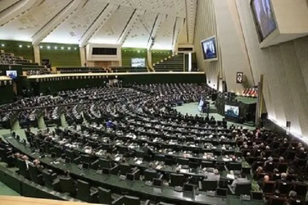 فرزندان پزشکیان در کنار خانواده قالیباف در مراسم تحلیف | رصد روز