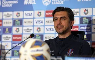درگیری درون رختکن استقلال بالا گرفت!/ پرخاش طرفداران به سمت مهدی رحمتی