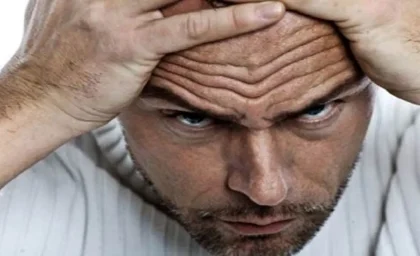 با این روش‌های خانگی چروک و خط اخم پیشانی را از بین ببرید!