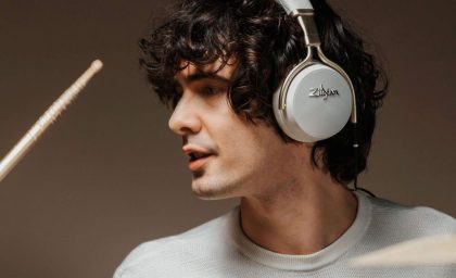 برند افسانه ای سنج Zildjian در هدفون فرو می رود
