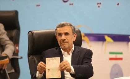 تیپ جدید محمود احمدی‌نژاد در یک دورهمی سیاسی+ عکس | رصد روز