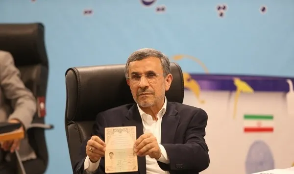 تیپ جدید محمود احمدی‌نژاد در یک دورهمی سیاسی+ عکس | رصد روز
