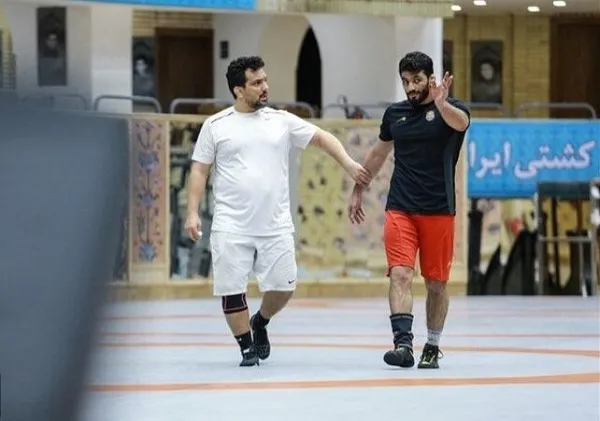 خودداری حسن یزدانی از خوش و بش با درستکار! | رصد روز
