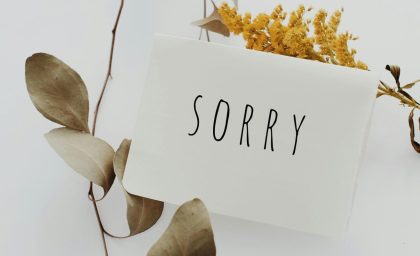 چگونه بگویم متاسفم