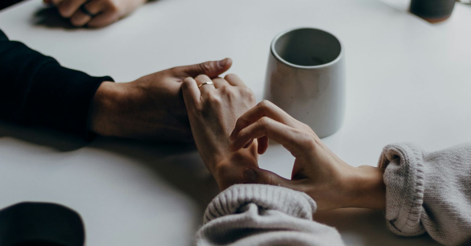3 دلیل برای اینکه از دنبال کردن خوشبختی در رابطه خود دست بردارید