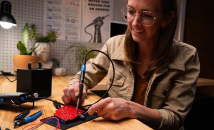 آهن لحیم پنهان iFixIt در 5 ثانیه گرم می شود