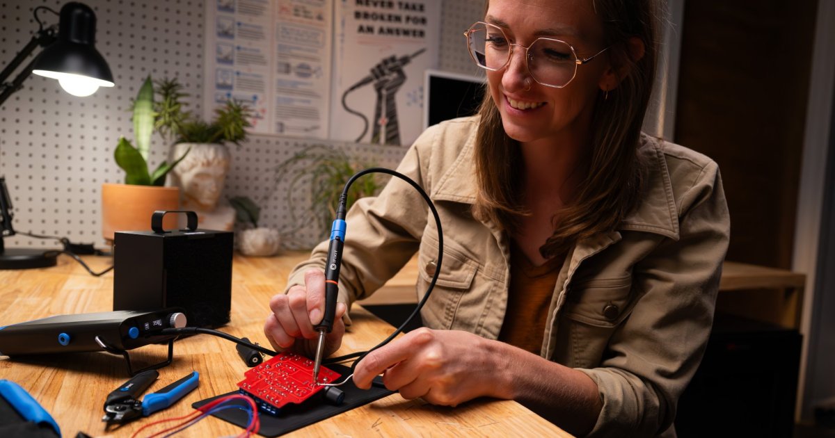 آهن لحیم پنهان iFixIt در 5 ثانیه گرم می شود