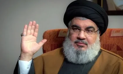 اهتزاز پرچم مشکی بر فراز گنبد حرم مطهر رضوی در پی شهادت سید حسن نصر الله | رصد روز