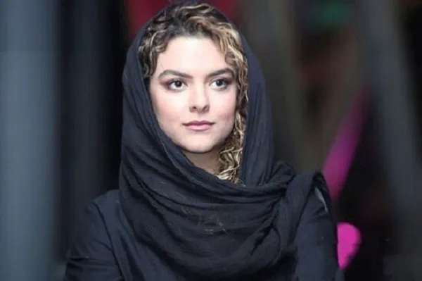 اولین سلفی دنیا مدنی با نوزادش+ عکس | رصد روز