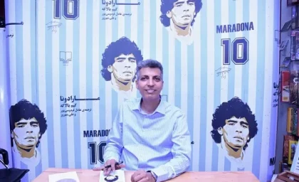 عکس یادگاری عادل فردوسی پور با دوتن از بازیگران | رصد روز