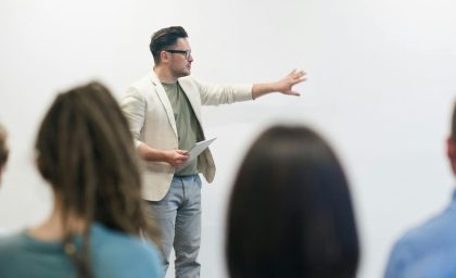 چگونه کنجکاوی سخنرانی عمومی را تقویت می کند