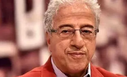 بوسه علیرضا خمسه بر دستان علی نصیریان