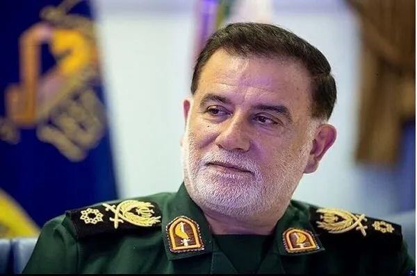 تصویری از پدر شهید نیلفروشان در مراسم تشییع پسرش | رصد روز