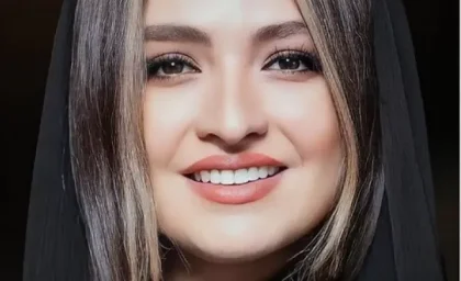 تیپ دهه شصتی گلاره عباسی در مینی بوس+ عکس | رصد روز