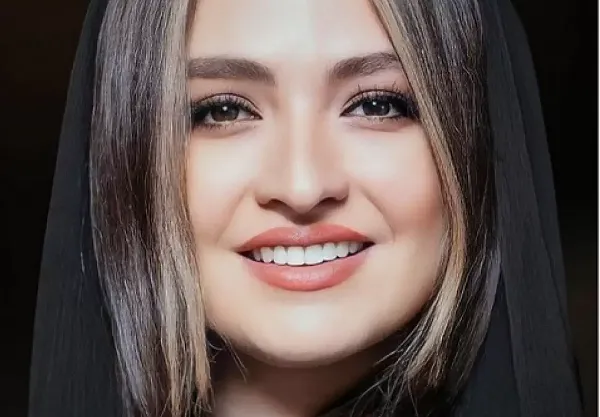 تیپ دهه شصتی گلاره عباسی در مینی بوس+ عکس | رصد روز