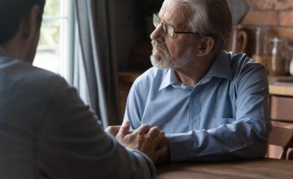 گفتن یا نگفتن: افشای گذشته دردناک خود