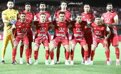 ژاوی اولیوا مغز متفکر گاریدو در کنار حسین بادامکی شاهد شکست پرسپولیس در دربی