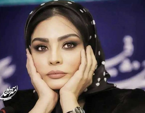 صحرا اسداللهی در کنار سواحل دریای خزر از تیپ جدیدش رونمایی کرد + بیوگرافی صحرا اسداللهی