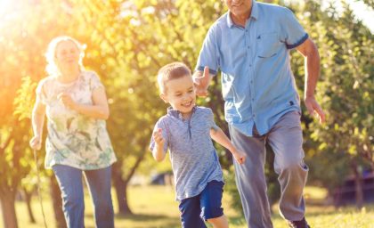آیا پدربزرگ و مادربزرگ برای مغز ما خوب است؟