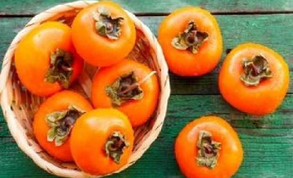 خواص عجیب خرمالو | اگر کم خون هستیدحتما خرمالو بخورید