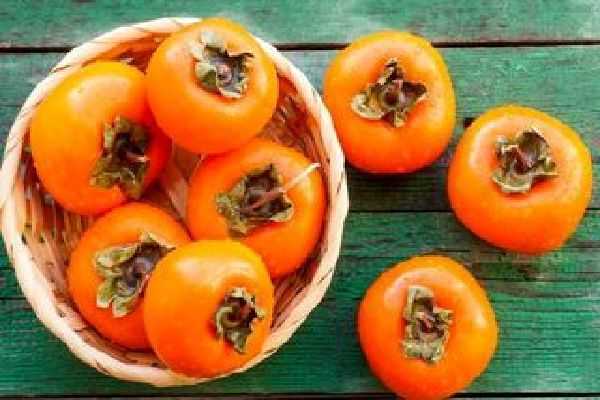 خواص عجیب خرمالو | اگر کم خون هستیدحتما خرمالو بخورید