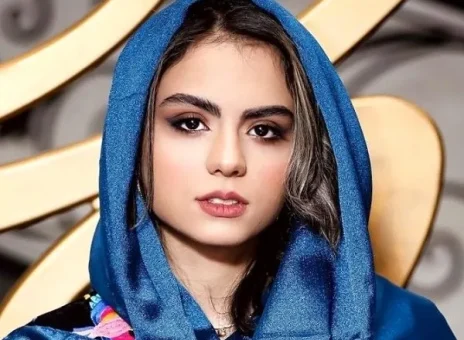 سارا حاتمی از چهره زیبای خود در 19 سالگی رونمایی کرد + عکس  و بیوگرافی سارا حاتمی