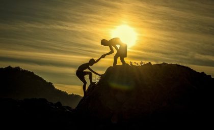 ما برای اینکه کاملا انسان باشیم به تعالی و خدمت به دیگران نیاز داریم