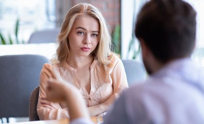چگونه کنجکاوی ارتباط ایجاد می کند و شما را به قرار ملاقات بهتری تبدیل می کند