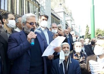 تجمع اعتراضی بازنشستگان / تاخیر ۱۵ ماهه در واریز پاداش پایان خدمت!