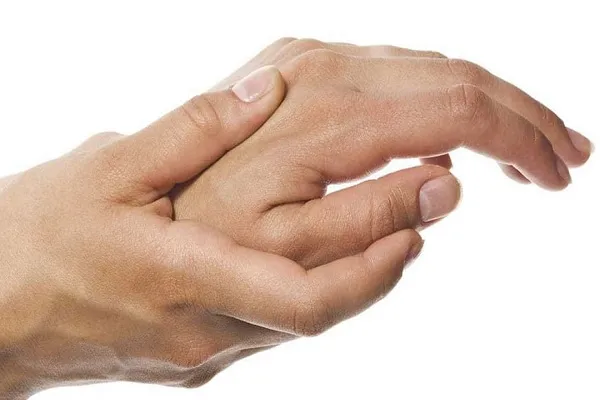 بیماری رینود چیست/چگونه فرد به بیماری یا سندرم رینود مبتلا می شود؟
