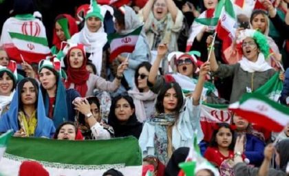 اولین حضور بانوان پرسپولیسی در ورزشگاه نقش‌ جهان برای تشویق باشگاه پرسپولیس در مصاف با سپاهان + حواشی