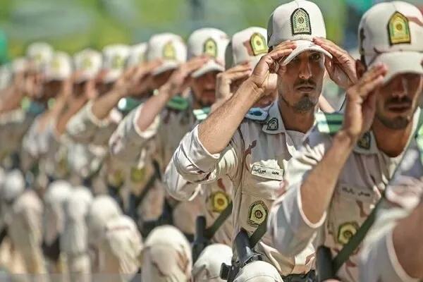 حقوق سربازی |  حداقل حقوق سربازی برای افراد مجرد و متاهل در سال 1403 چقدر شد؟/افزایش حقوق سربازان مجرد اعلام شد