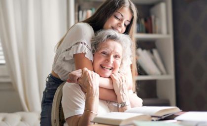 شاید آنچه ما نیاز داریم با یکدیگر به اشتراک بگذاریم شفقت باشد