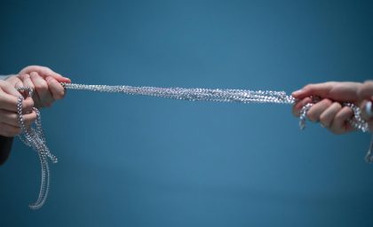 Tug-of-War: همدلی در مقابل عقلانیت