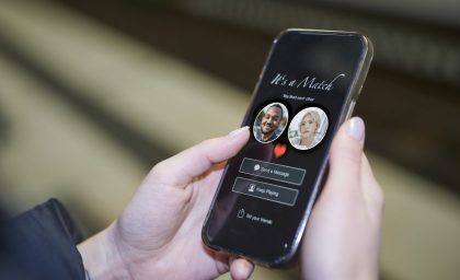 آیا باید از برنامه های دوست یابی جدا شوید؟