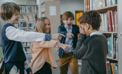 تفاوت بین میانگین نظرات و قلدری واقعی