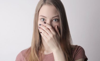 دروغ روزانه ای که به خودمان می گوییم – چگونه باید از اعتقاد آن دست برداریم
