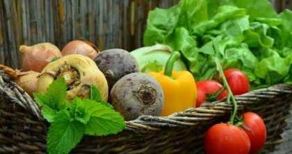 خوردن سبزیحات خام بهتر است یا سبزیجات پخته شده؟