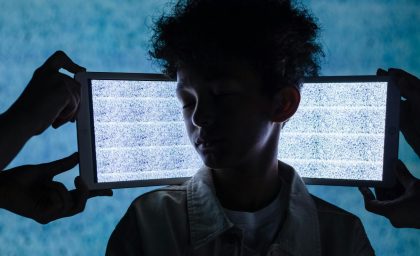 چگونه رسانه های اجتماعی به بیماری روانی نوجوان کمک می کنند؟