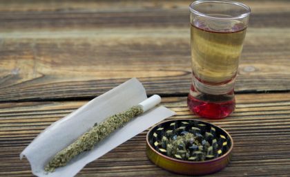 تجارت پرخطر از حشیش منظم و استفاده از الکل